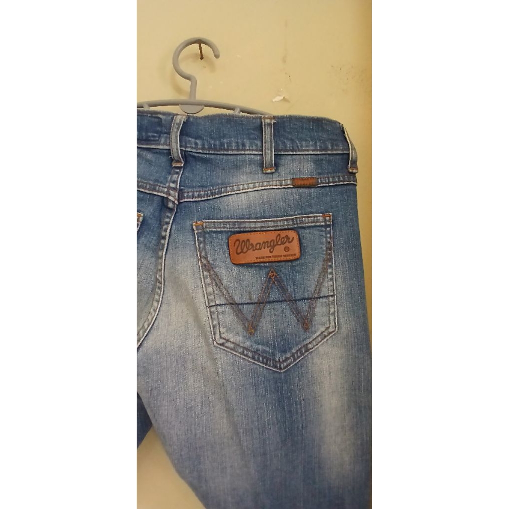 preloved jeans wrangler pria