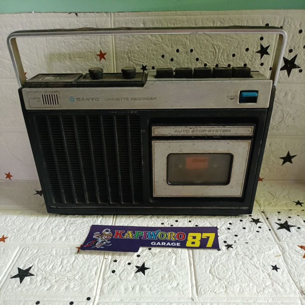 radio jadul SANYO bahan vintage mati
