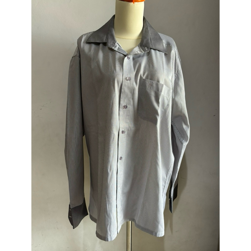 Kemeja Cowok Tshirt Man Casual Minimalist Grey Abu Abu Motif Garis Garis Giorgio Armani