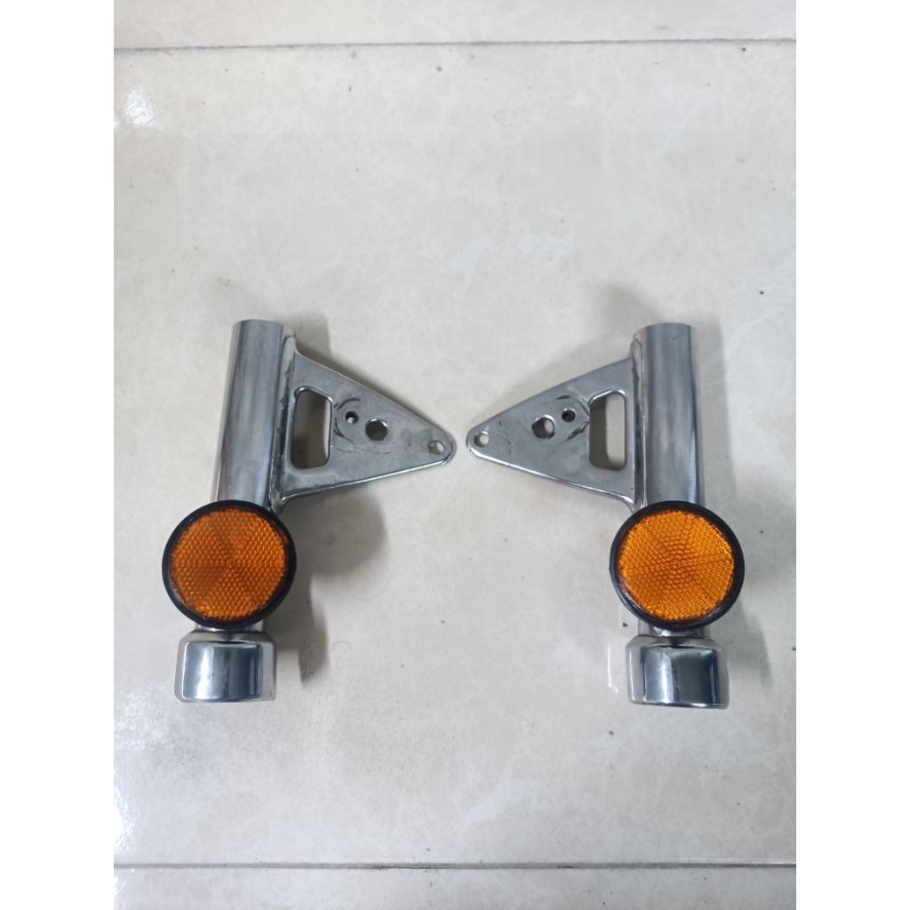 kupingan/pangkon lampu gl 100 gl 125 original tahun tua/pangkon lampu gl 125 original tahun 79 plati
