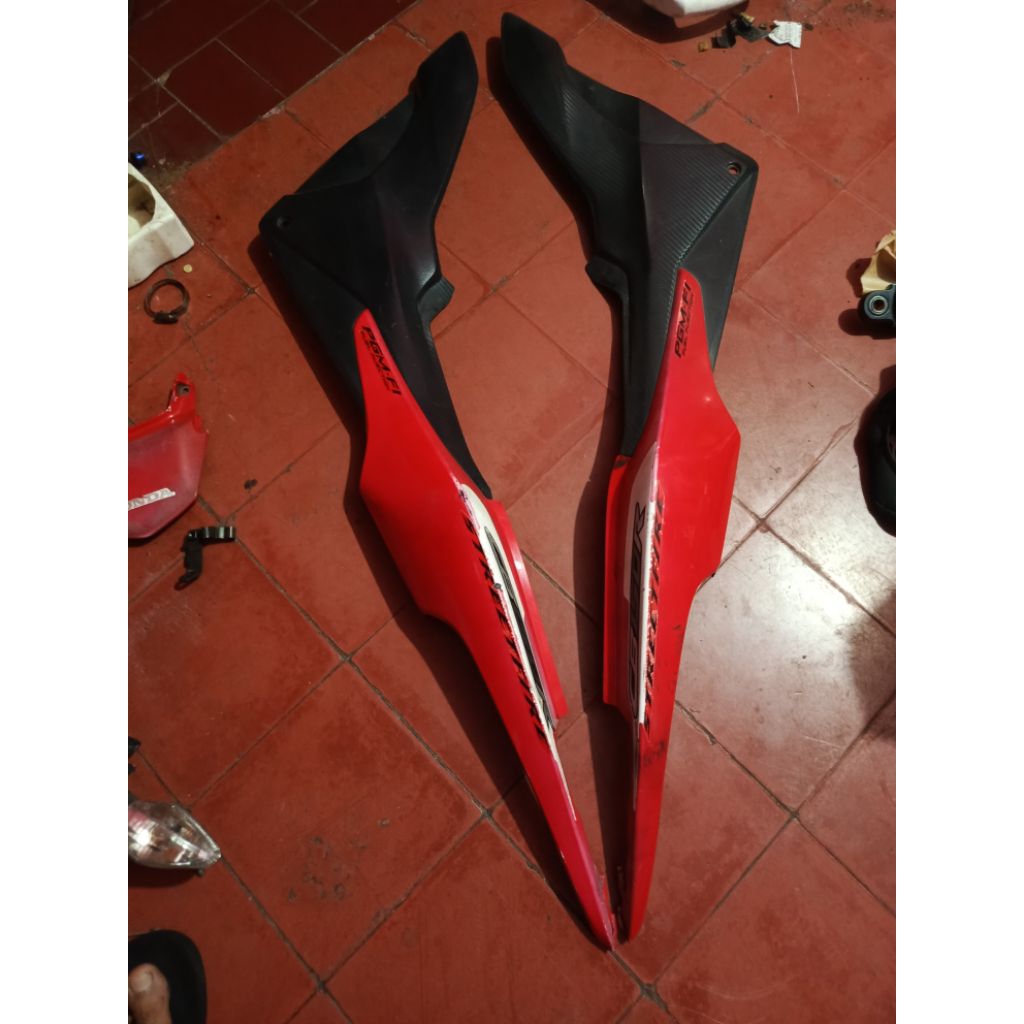 Body belakang kiri kanan merah Honda cb 150 r old bohlam k15