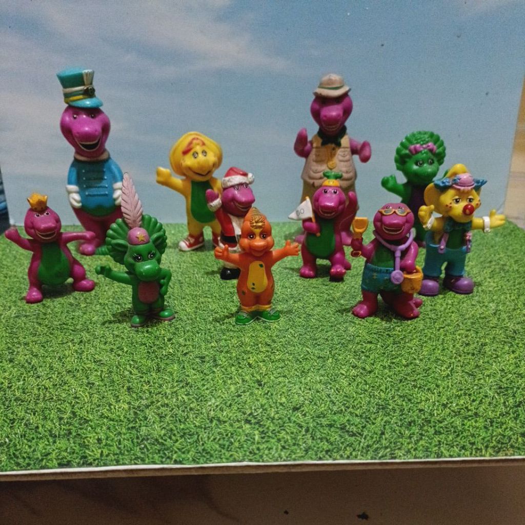 Vintage barney the purple Dinosaur & friends Figure