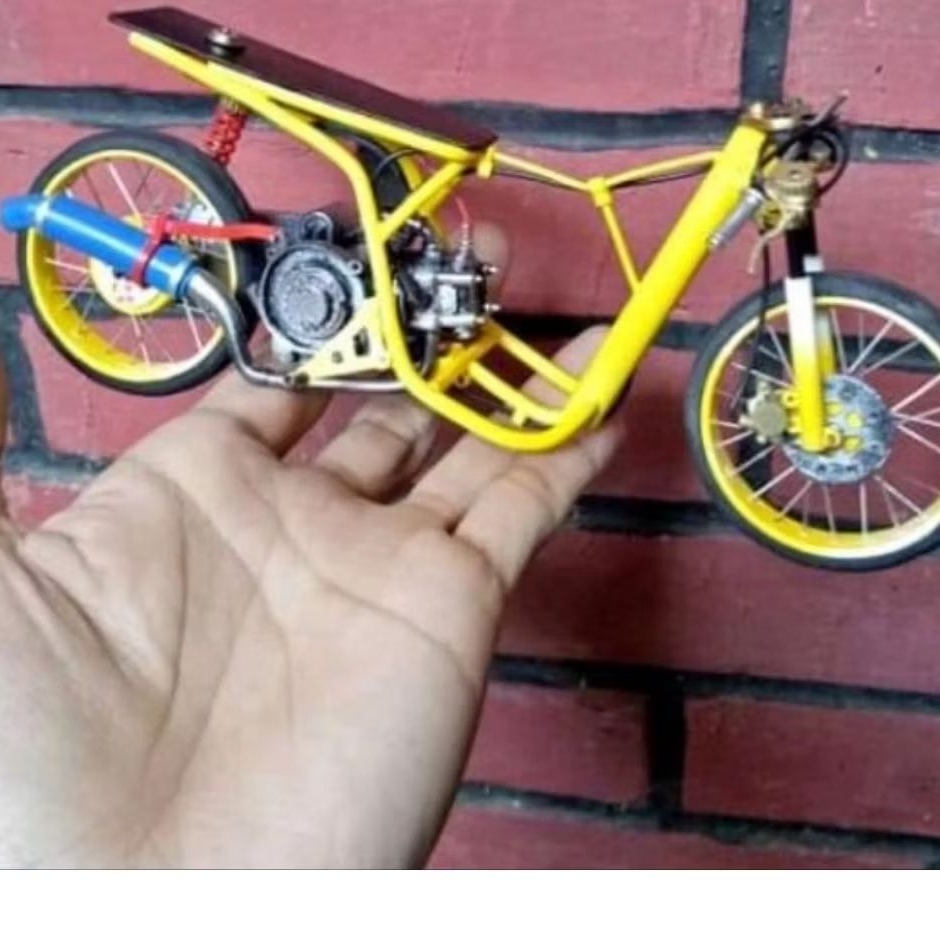 mainan miniatur motor Yamaha aerox yellow corn spesifikasi ala drag thailand