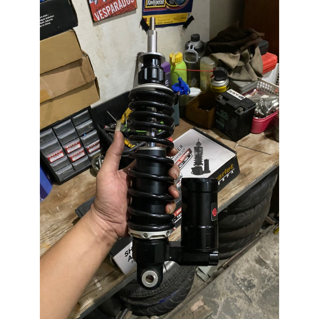 shockbreaker shock belakang scarlet vespa matic lx lxv s
