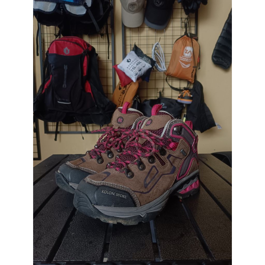 Sepatu Gunung Kolon Sport