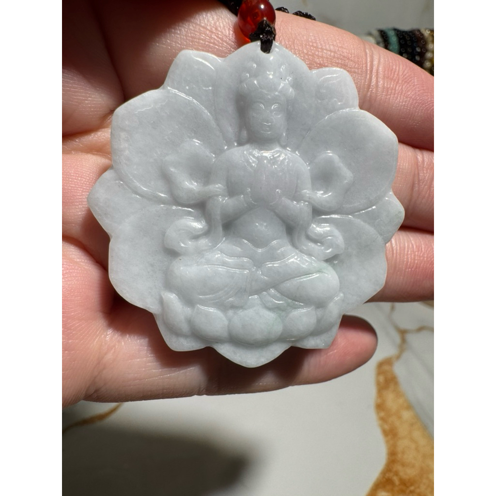 Liontin Giok Putih Guan Yin