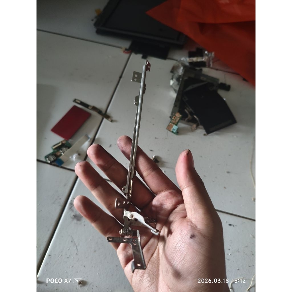 engsel Notebook Lenovo Ideapad 110 ori