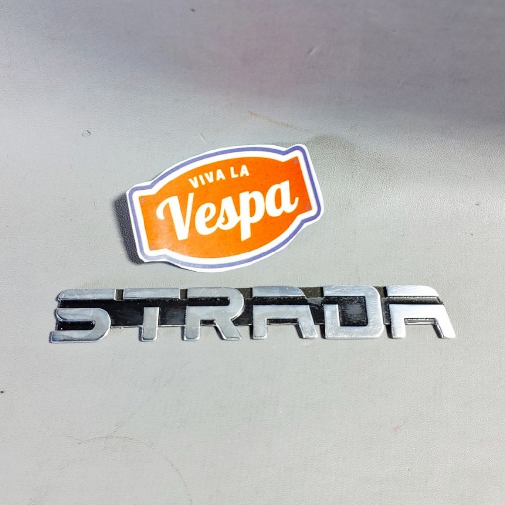 Emblem Tepong Samping Vespa PS Strada
