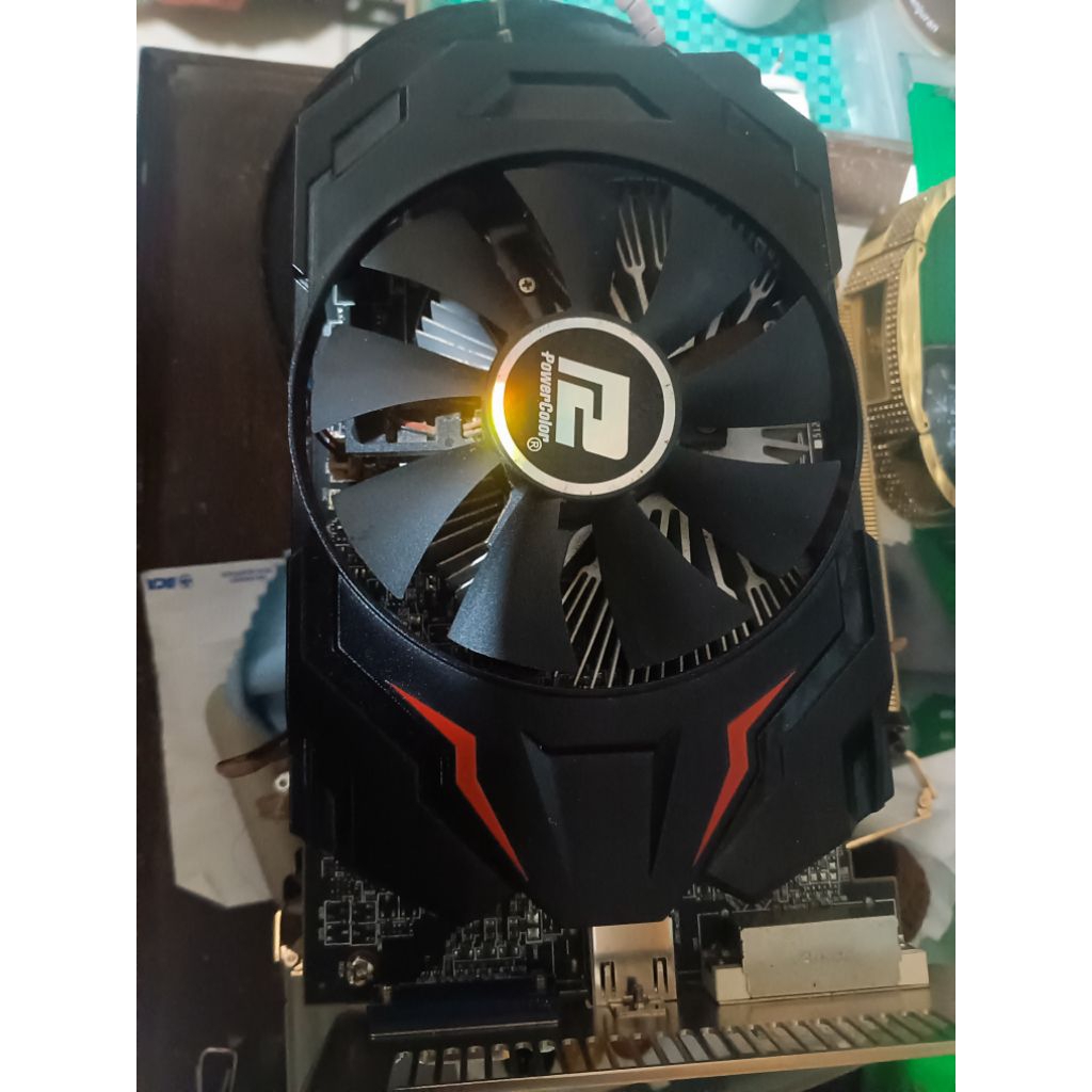 vga amd r7 240 1gb ddr5