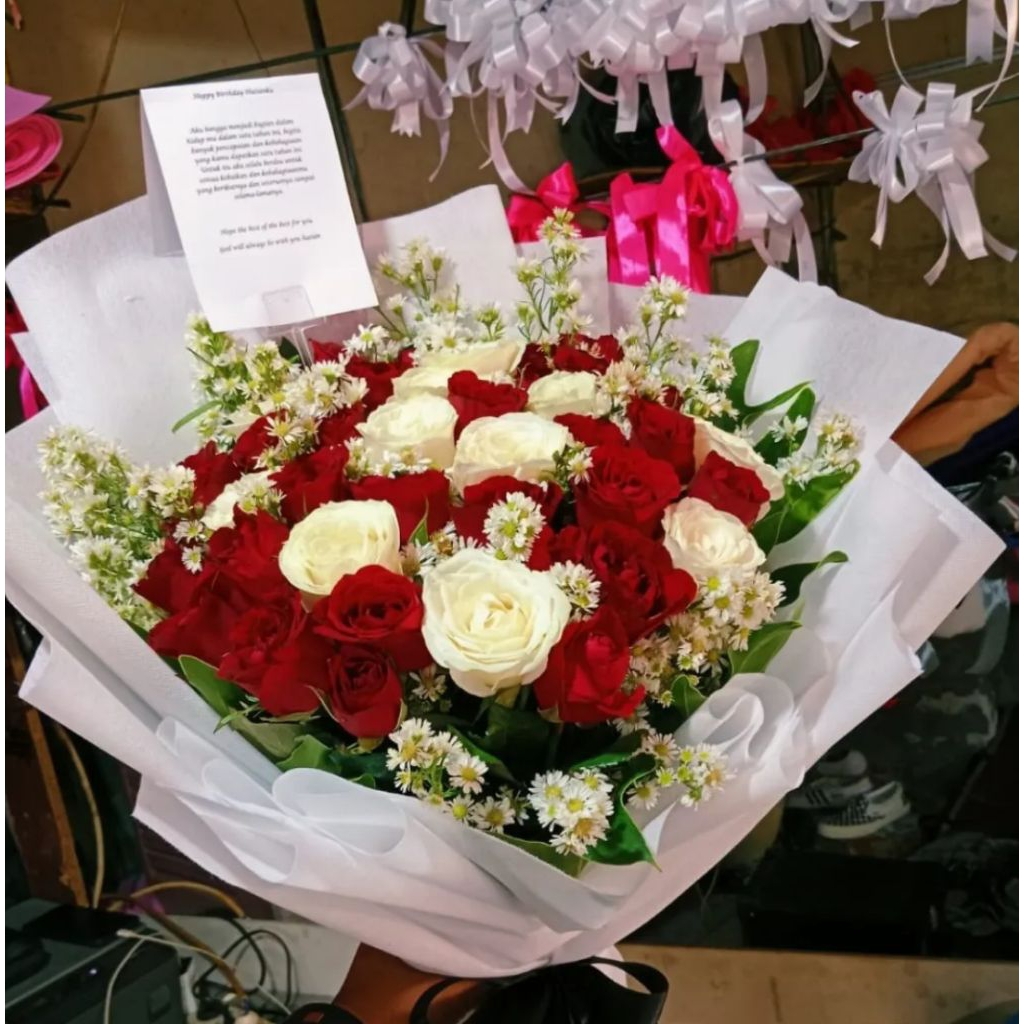 buket bunga mawar merah putih