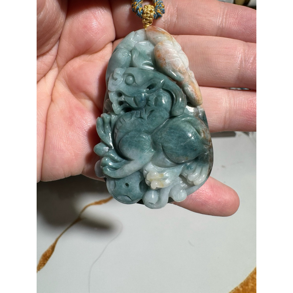 Liontin Giok White Blue mix red Ancient Qilin