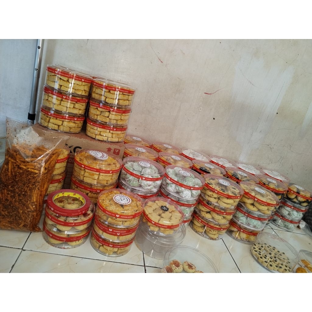 KUE KERING || KUE RUMAHAN || CEMILAN KERING || KUE LEBARAN 500gr 1 Dus Isi  12pcs