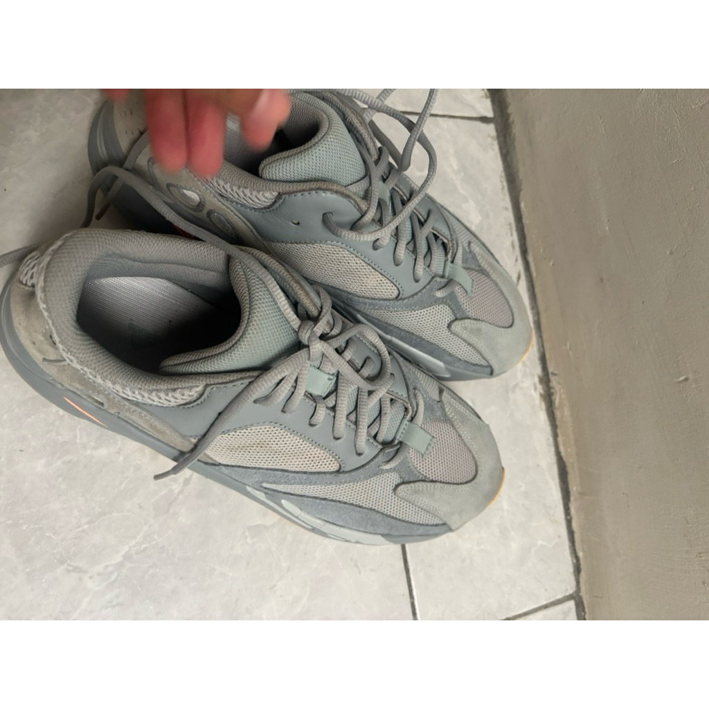 Adidas yeezy Boost 700