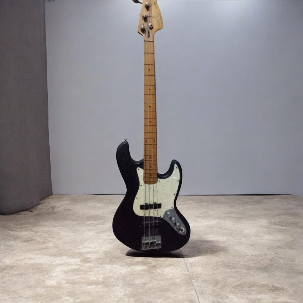 Fender Jazz Bass USA 4 STRNG–Kondisi Fisik Saja, Orisinil, Cocok untuk Kolektor / Proyek Restorasi.
