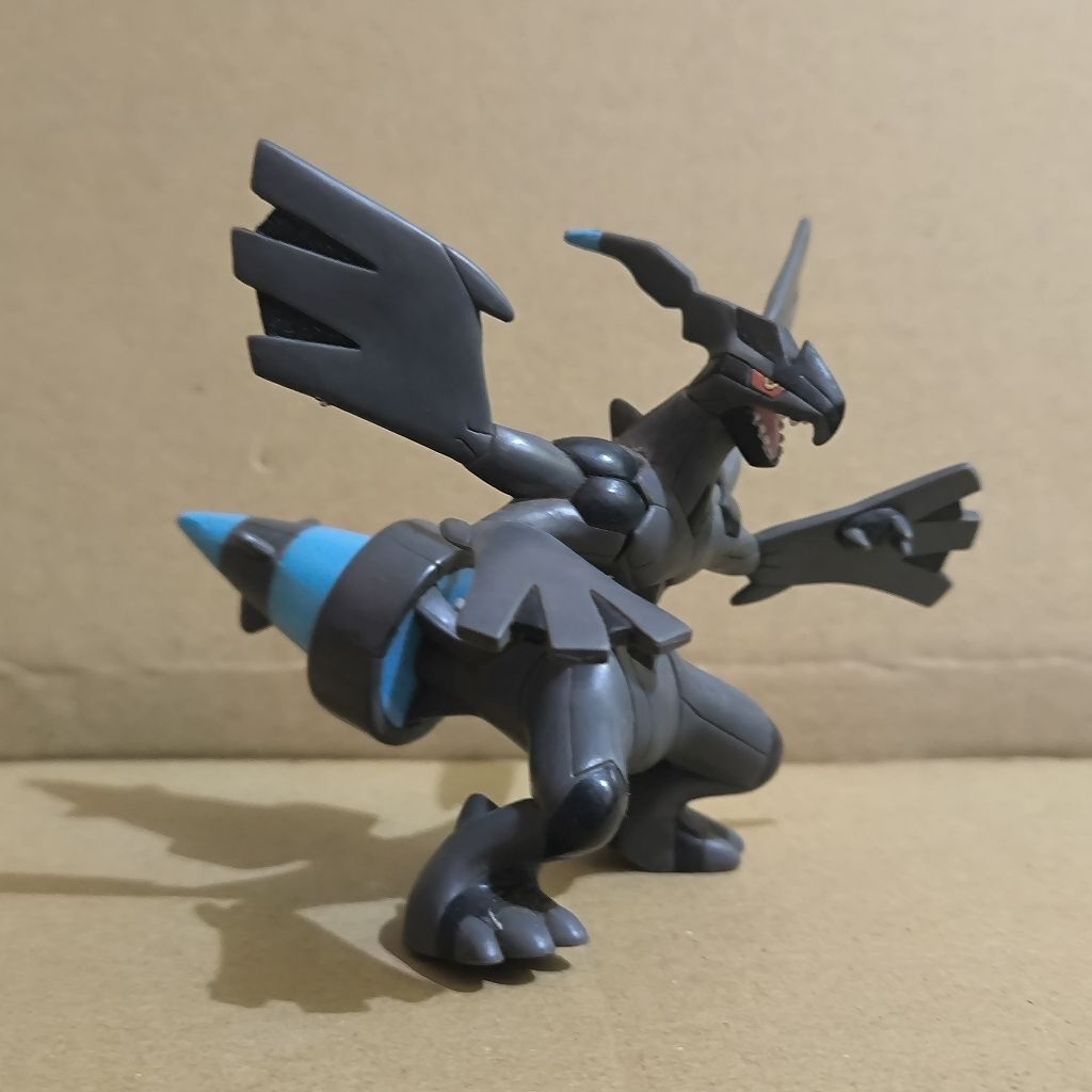 Pokemon Figure Zekrom Legendary BWR Tarts 2011 Action Figure Anime Toys tcg Japan