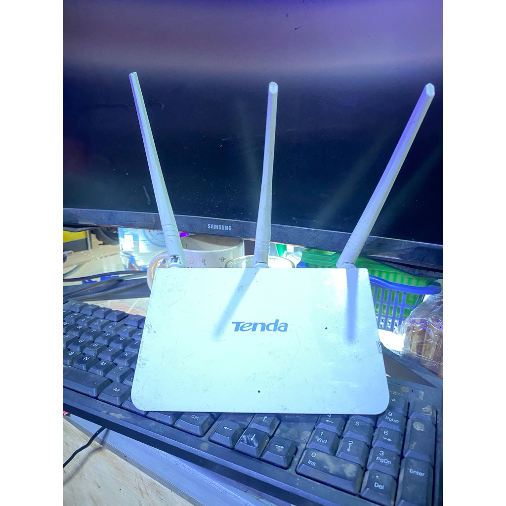 Router tenda f3