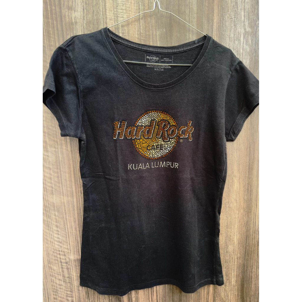 PRELOVED KAOS HARD ROCK CAFE ORI SIZE S LD 84CM PANJANG 65CM