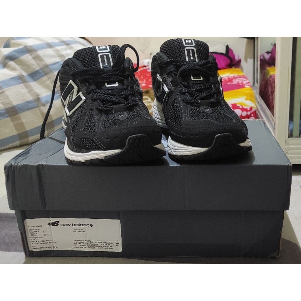 NB 1906R Black White