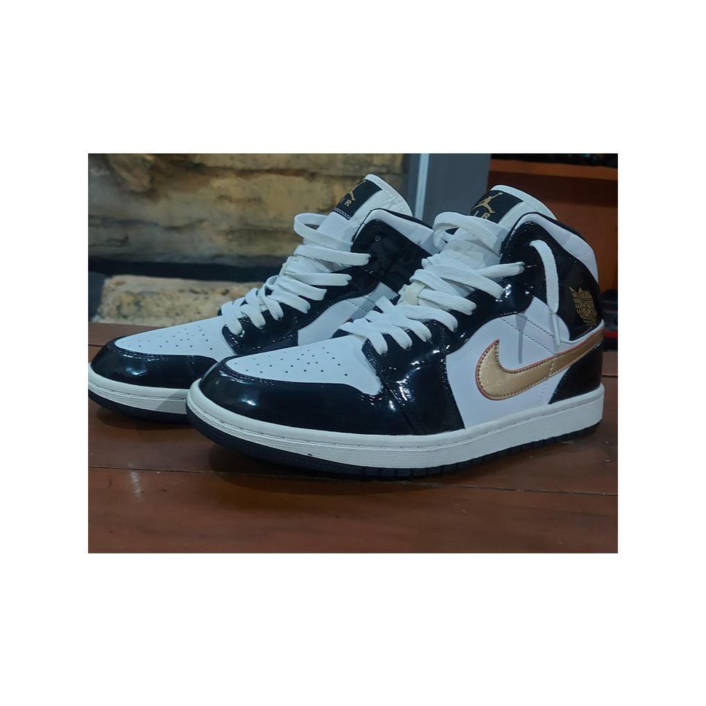 Air Jordan 1 Mid SE - Patent Black/White/Gold