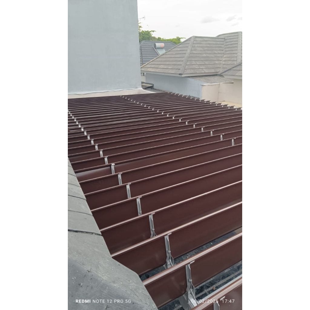 Atap buka tutup otomatis