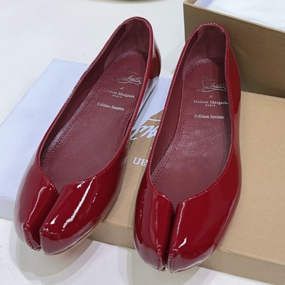 MM6 Margiela Collaboration CL Red-Soled Shoes Tabi Split-Toe Flats, Flat Split-Toe Mary Jane Flats B