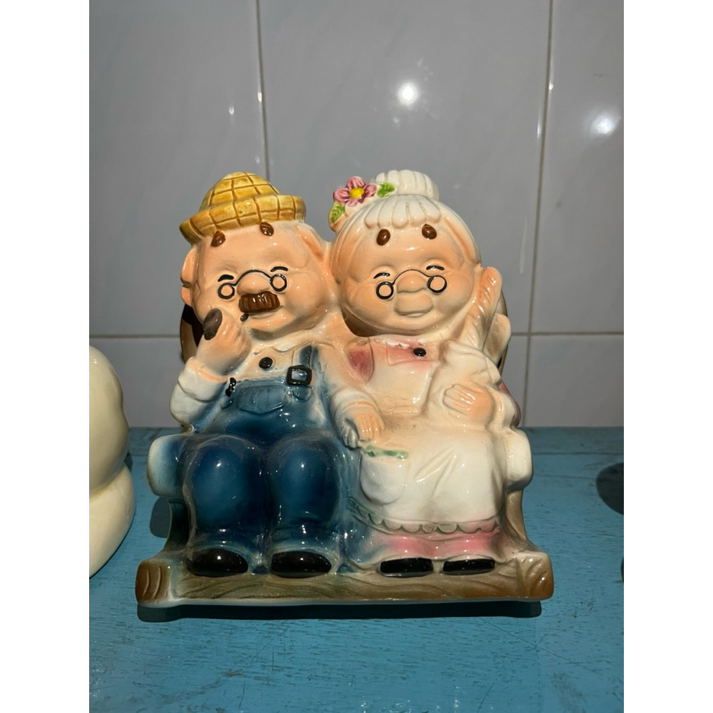 Pajangan / Hiasan Rumah / Patung keramik / Celengan Keramik