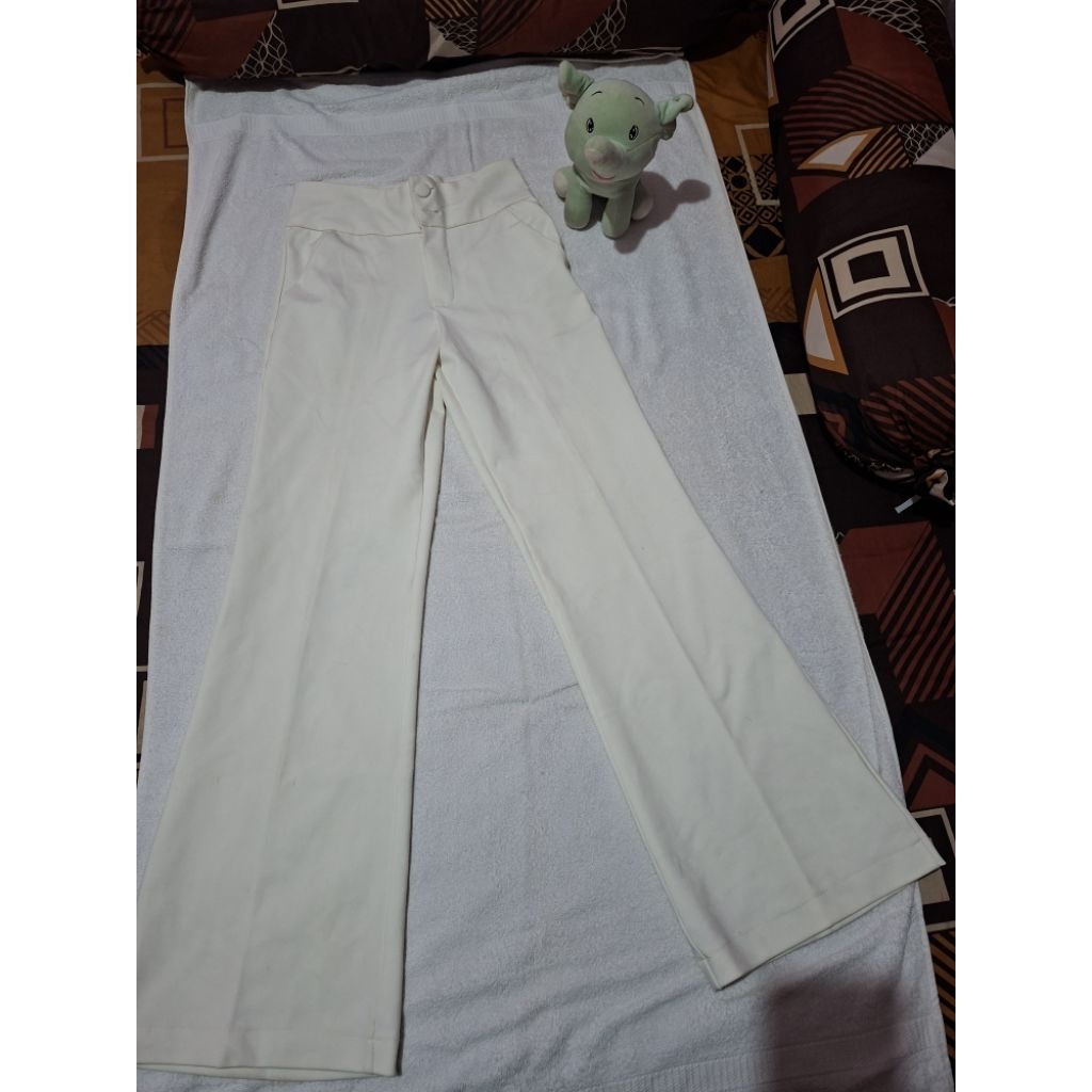 Celana Cutbray Putih