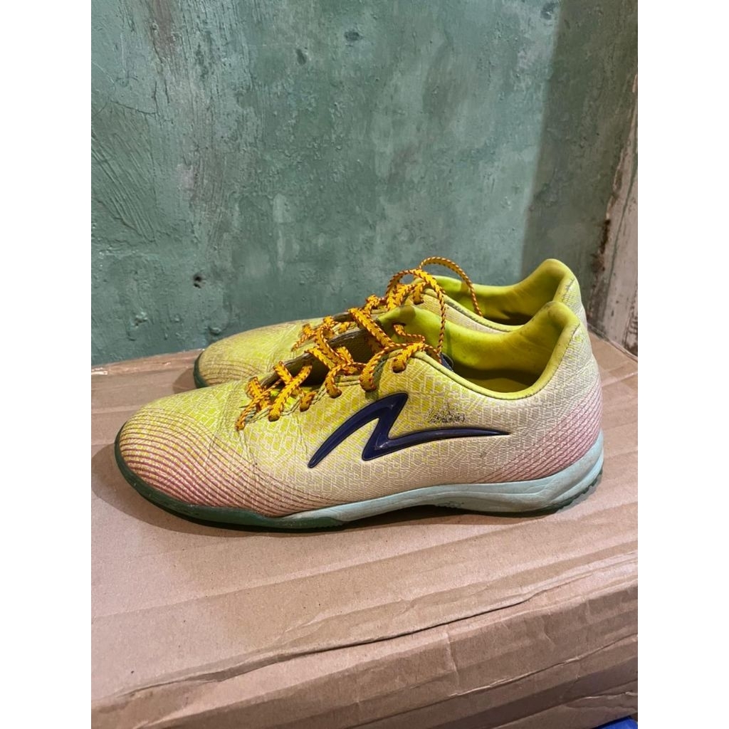 Sepatu Futsal SECOND original Size 38 Specs ls Omega