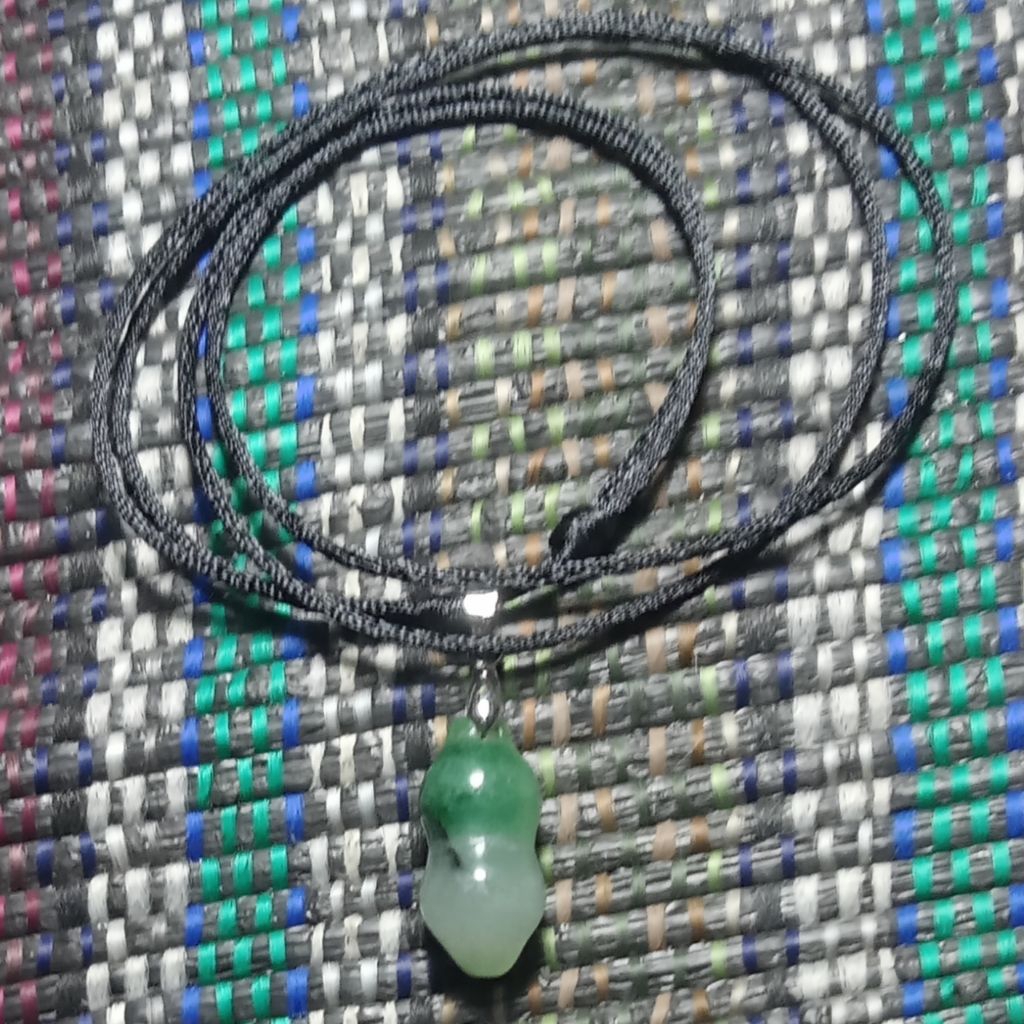 kalung liontin giok labu
