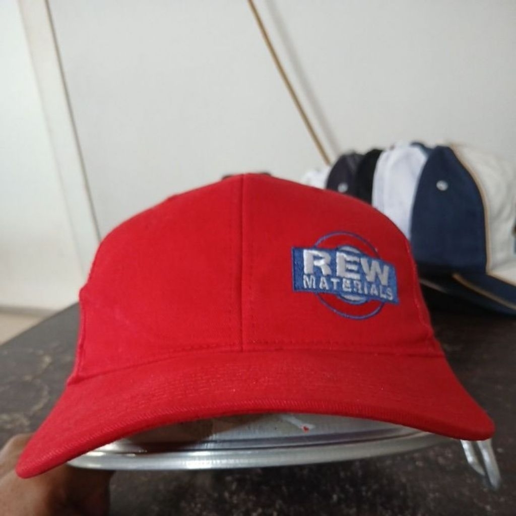 Topi tracker warna merah electric seperti baru PORT COMPANY second Original allsize stelan strap mul