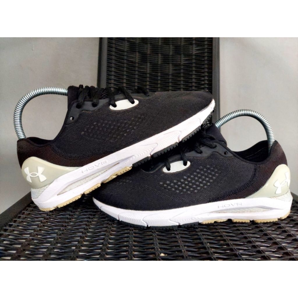Sepatu Under Armour Hovr Sonic 5