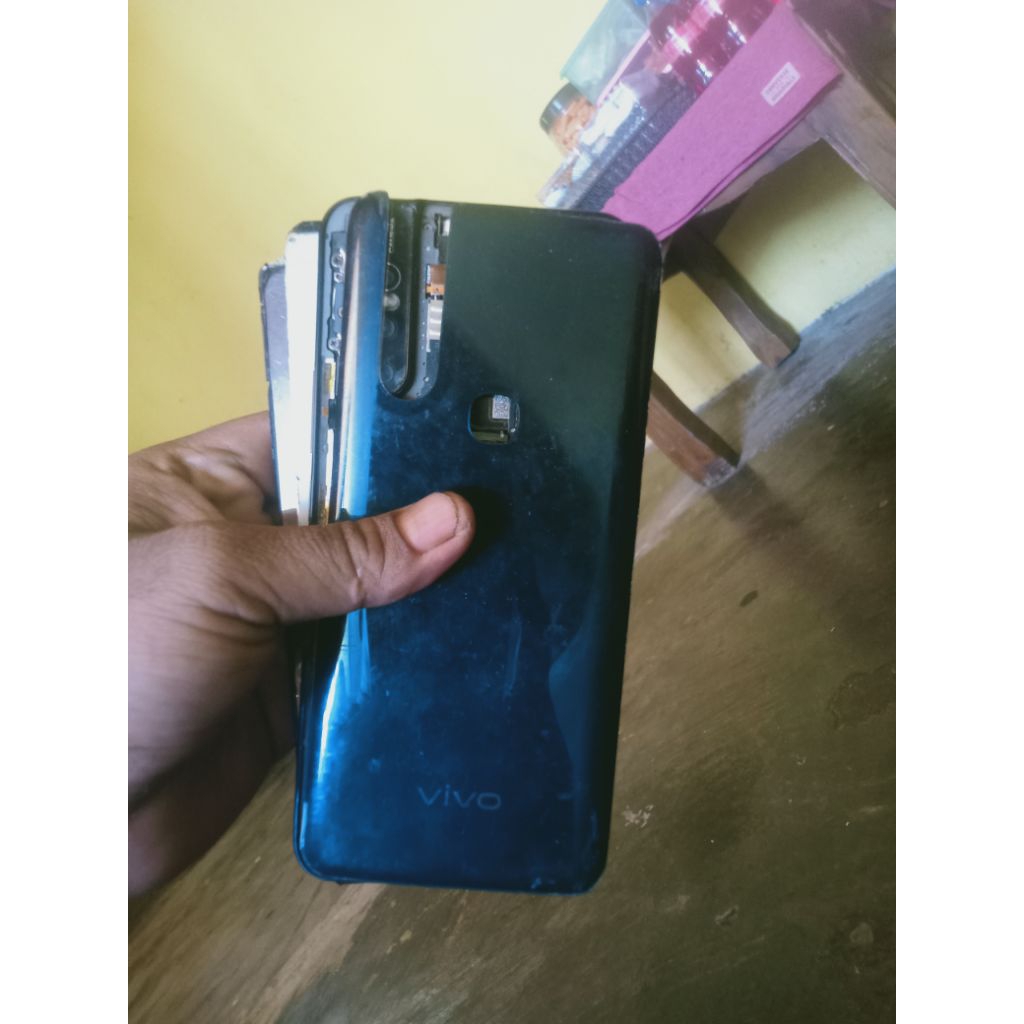 Vivo v15 MINUS LCD ke hausing minta ganti Batre agak penyot tapi nggak ngaruh masih normal d pakai