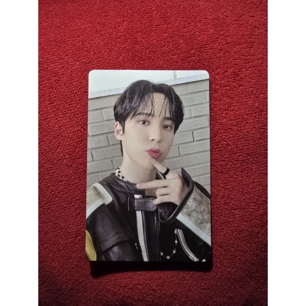 Official photocard Ateez Jeong Yunho The world ep.1 : Movement Diary Version