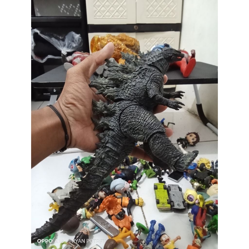 GODZILLA NECA (PRELOVE/BEKAS).