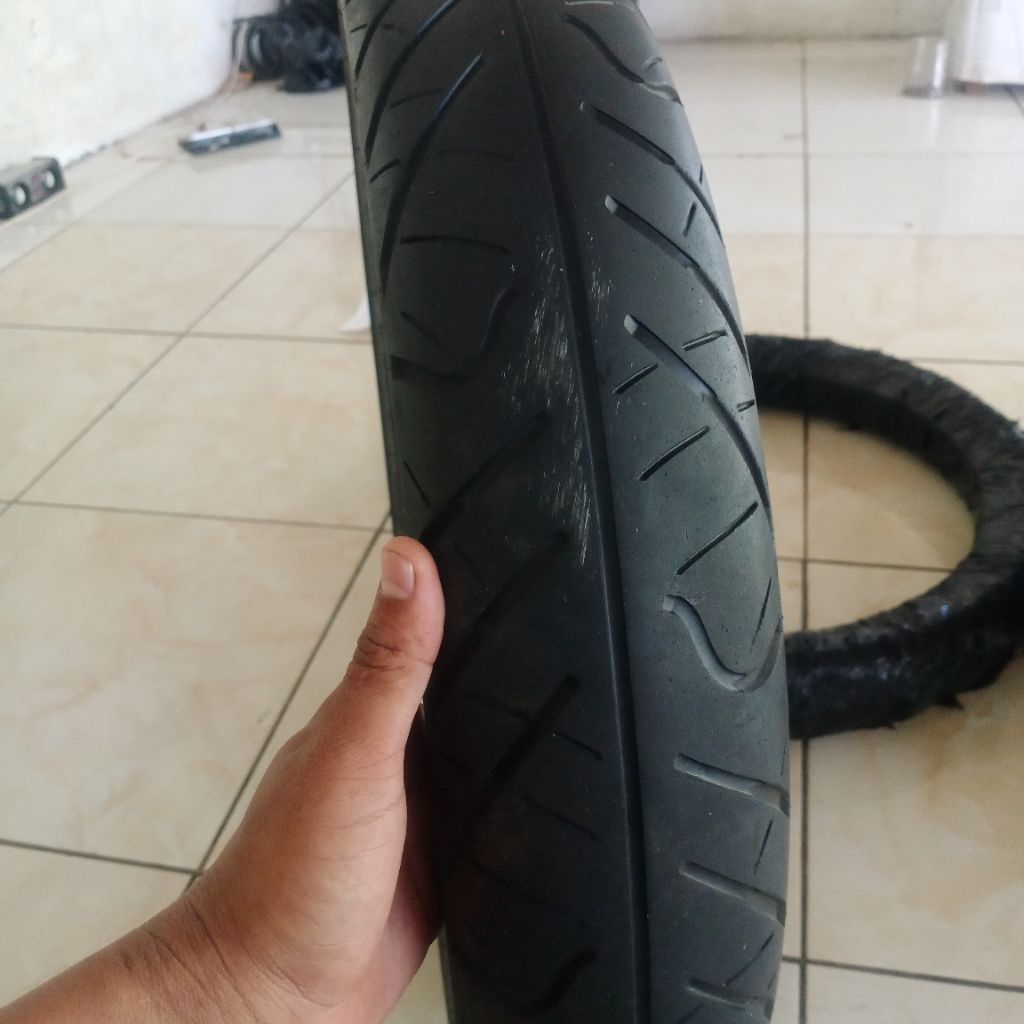 Ban depan  Vixsen Verza Byson ukuran  100/80 ring 17 Copotan