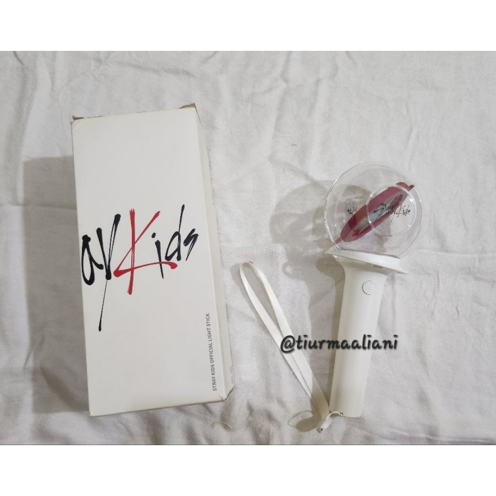 WTS STRAY KIDS OFFICIAL LIGHTSTICK VER. 1 (Nachimbong)
