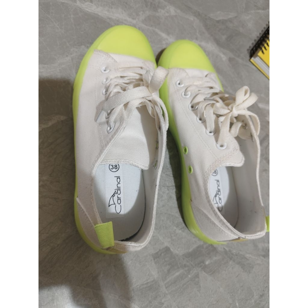 Cardinal Sneakers Size 38