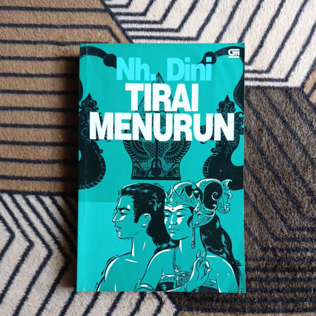 Buku Tirai Menurun by Nh. Dini