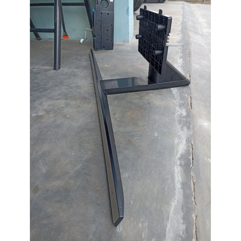 Kaki dudukan TV Samsung 65inch UA65NU8000