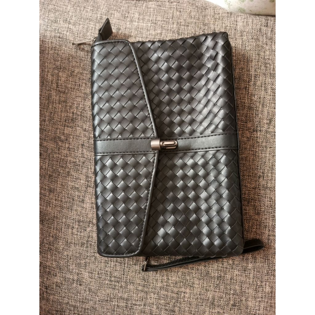 Clutch Pria Bottega