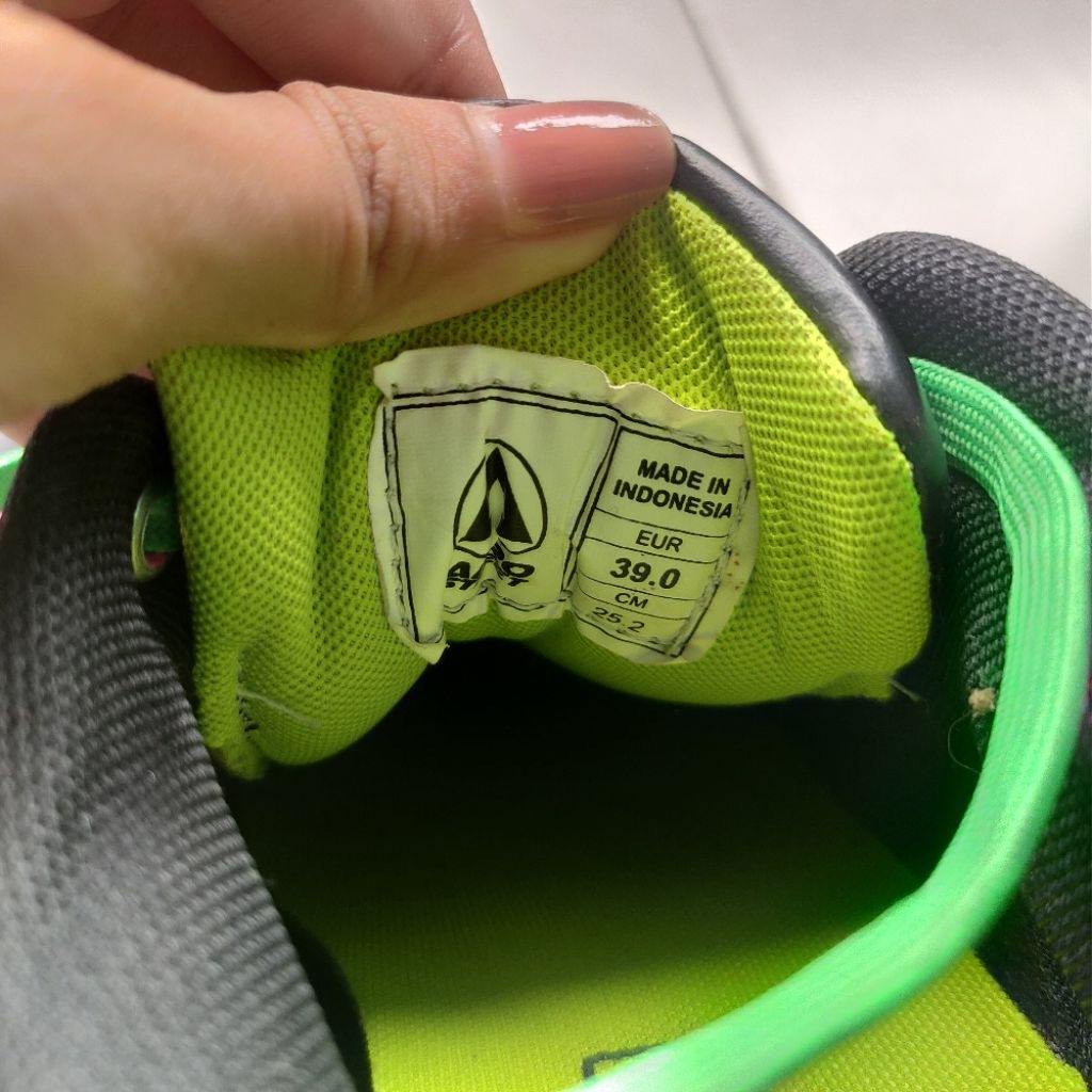 preloved sepatu aerostreet x volt