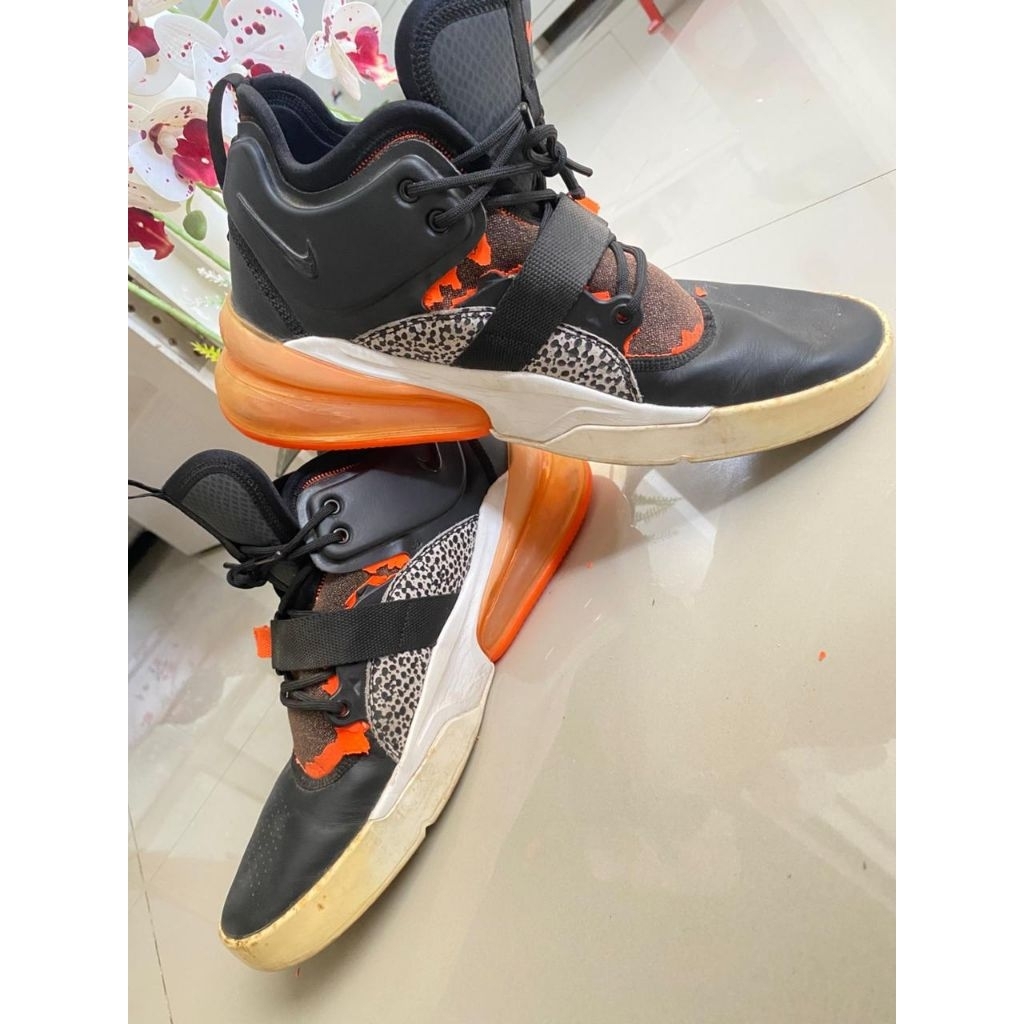 Sepatu Sneakers Nike Air Force 270 Safari Ori