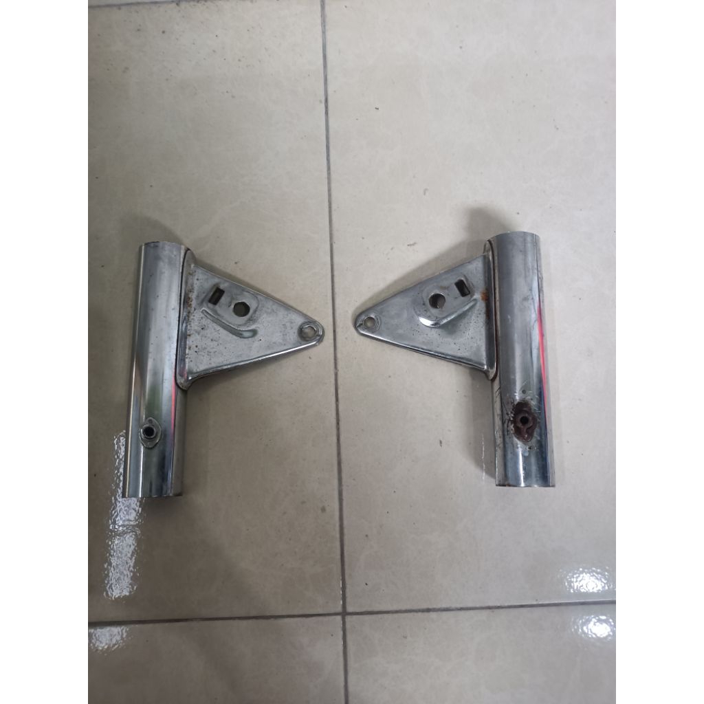 kupingan lampu gl 100 gl 125/ pangkon lampu gl 100 original