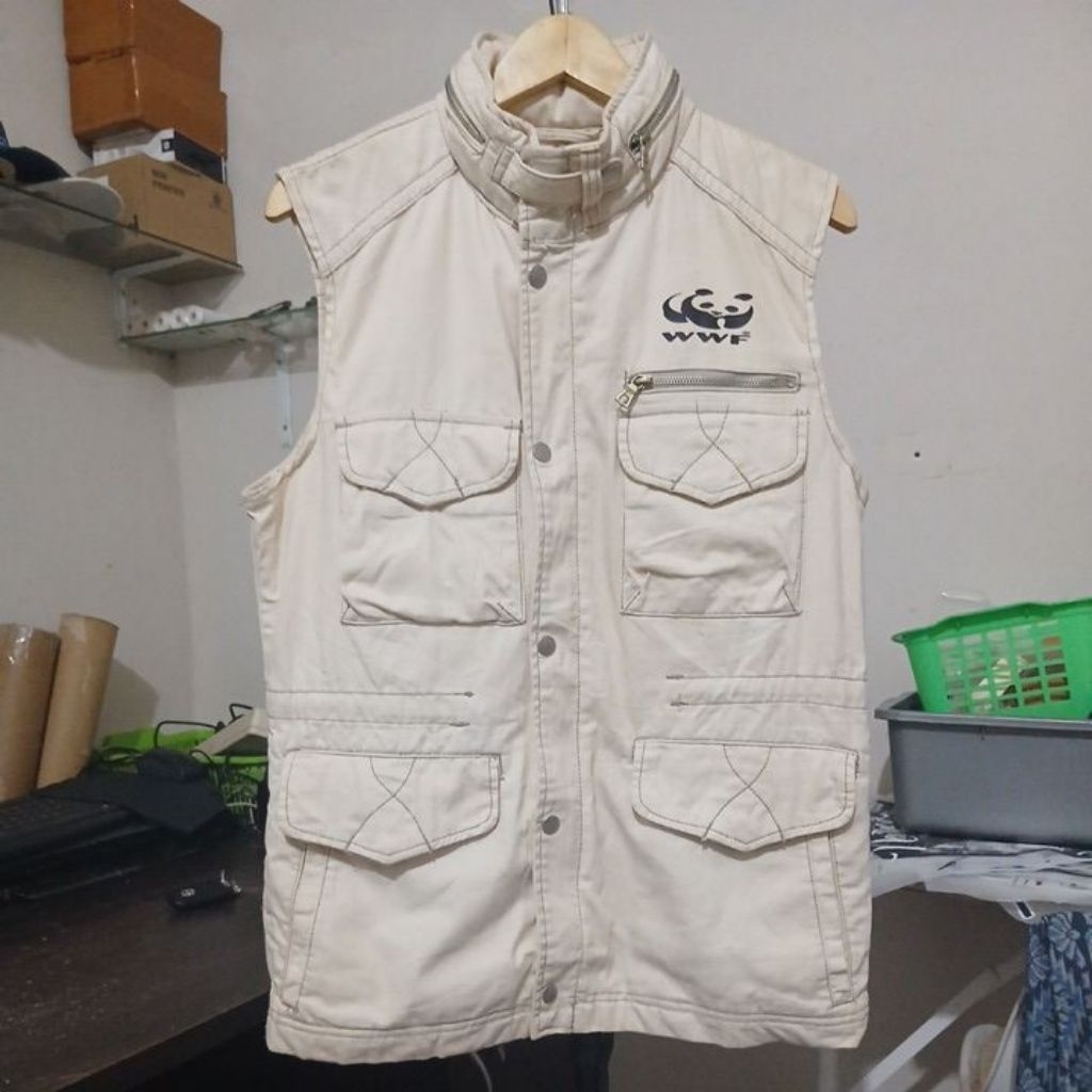 Rompi Vest bahan canvas tebal warna cream hidden hoodie IKKA X WWF second Original size L ld 108cm P
