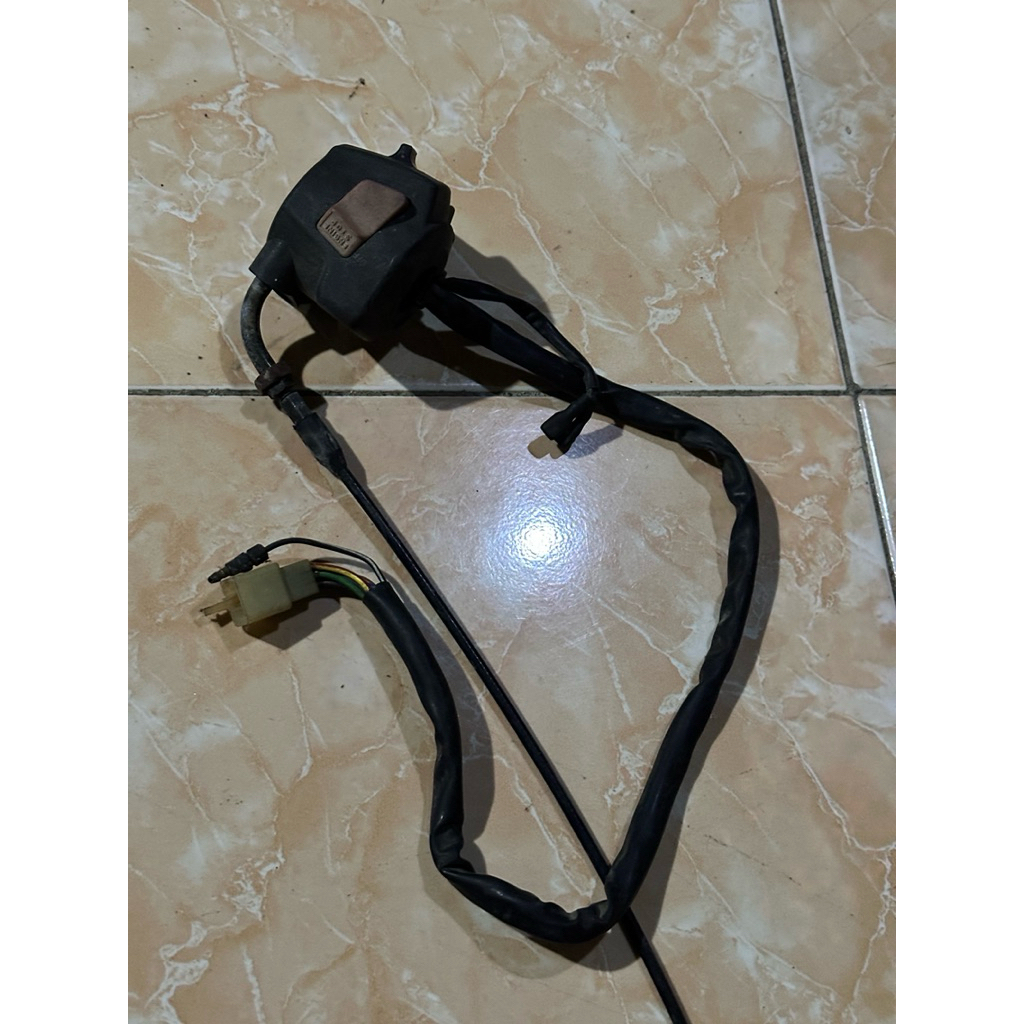 holder kanan tiger revo ori copotan