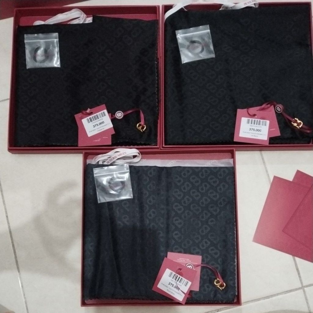 New Buttonscraves tapis embos