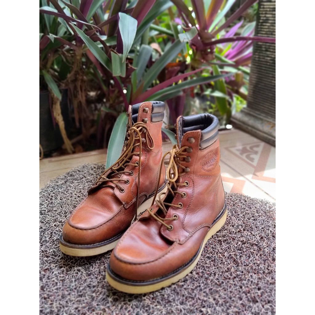 Moctoe Boots