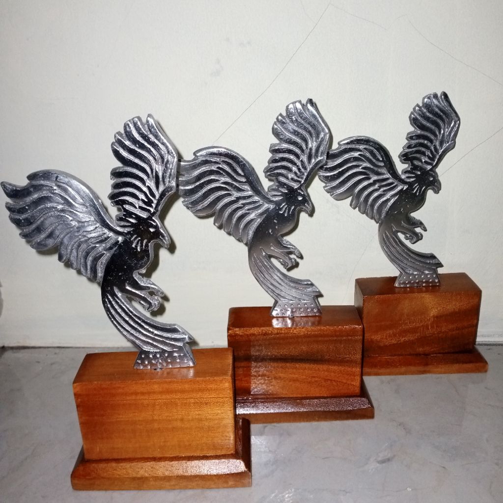 piala logam murmer spesial latber ceria bahan full logam dudukan kayu