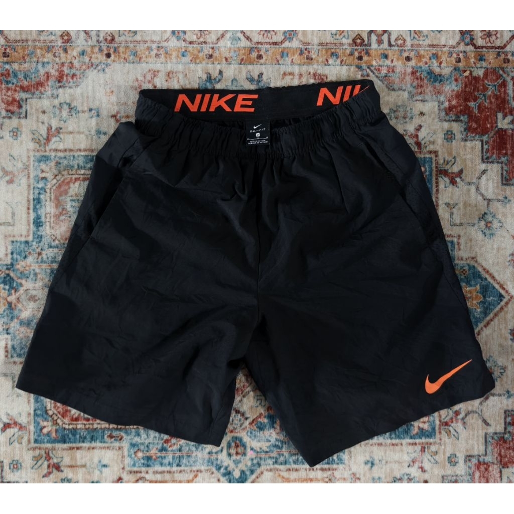 CELANA RUNNING NIKE SIZE M PRELOVED