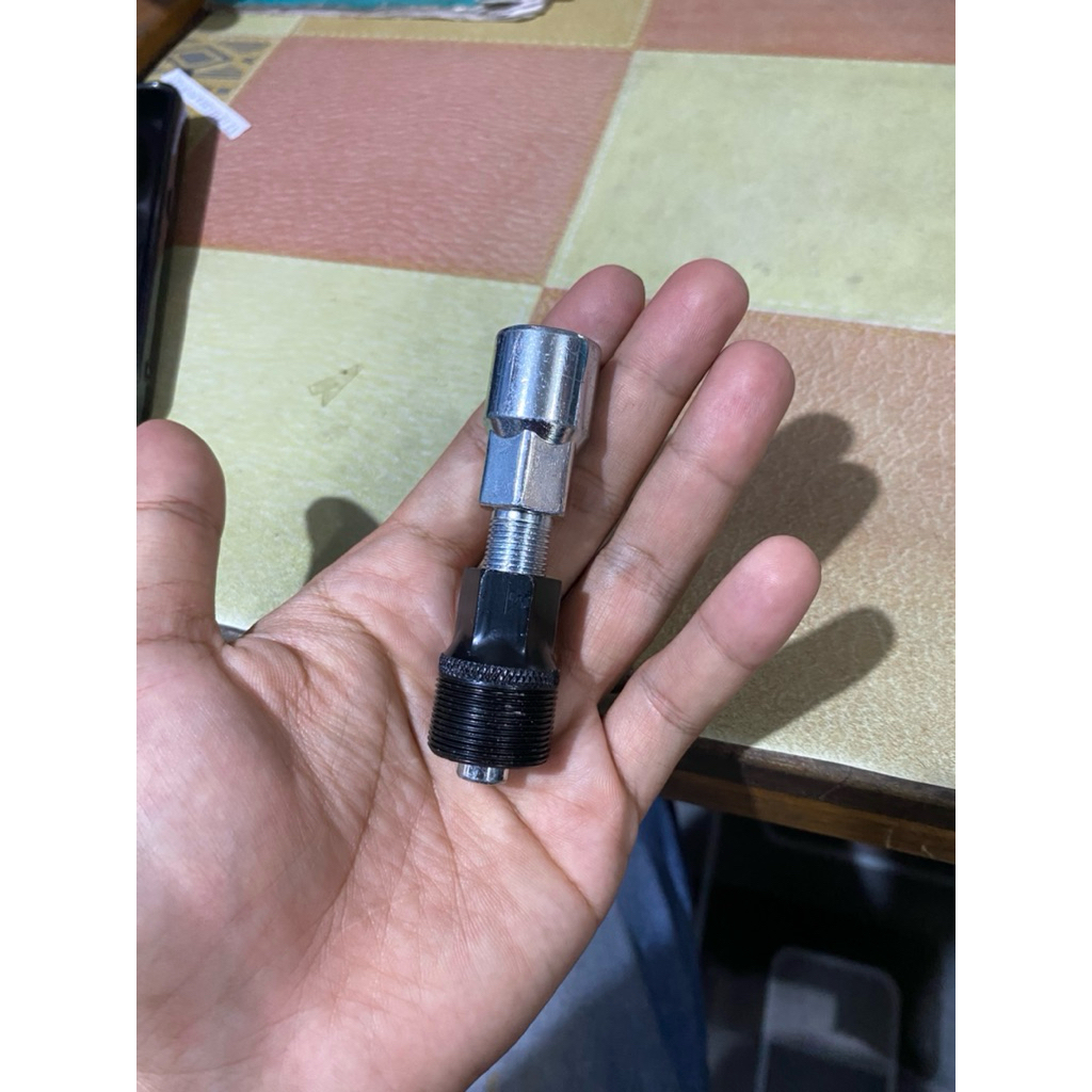Alat untuk membuka crank sepeda / kunci crank sepeda